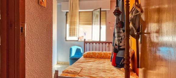 Apartamento de 4 dormitorios en València, Spain No. 141501 34