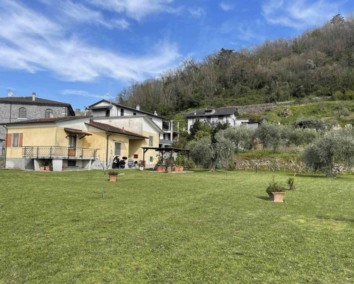 Apartamento de 6 habitaciónes en Luni, Italy No. 35274