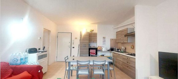 3 rooms Apartment in Modena, Italy No. 290500 9