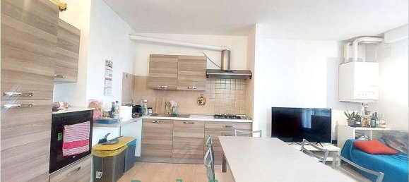 3 rooms Apartment in Modena, Italy No. 290500 10