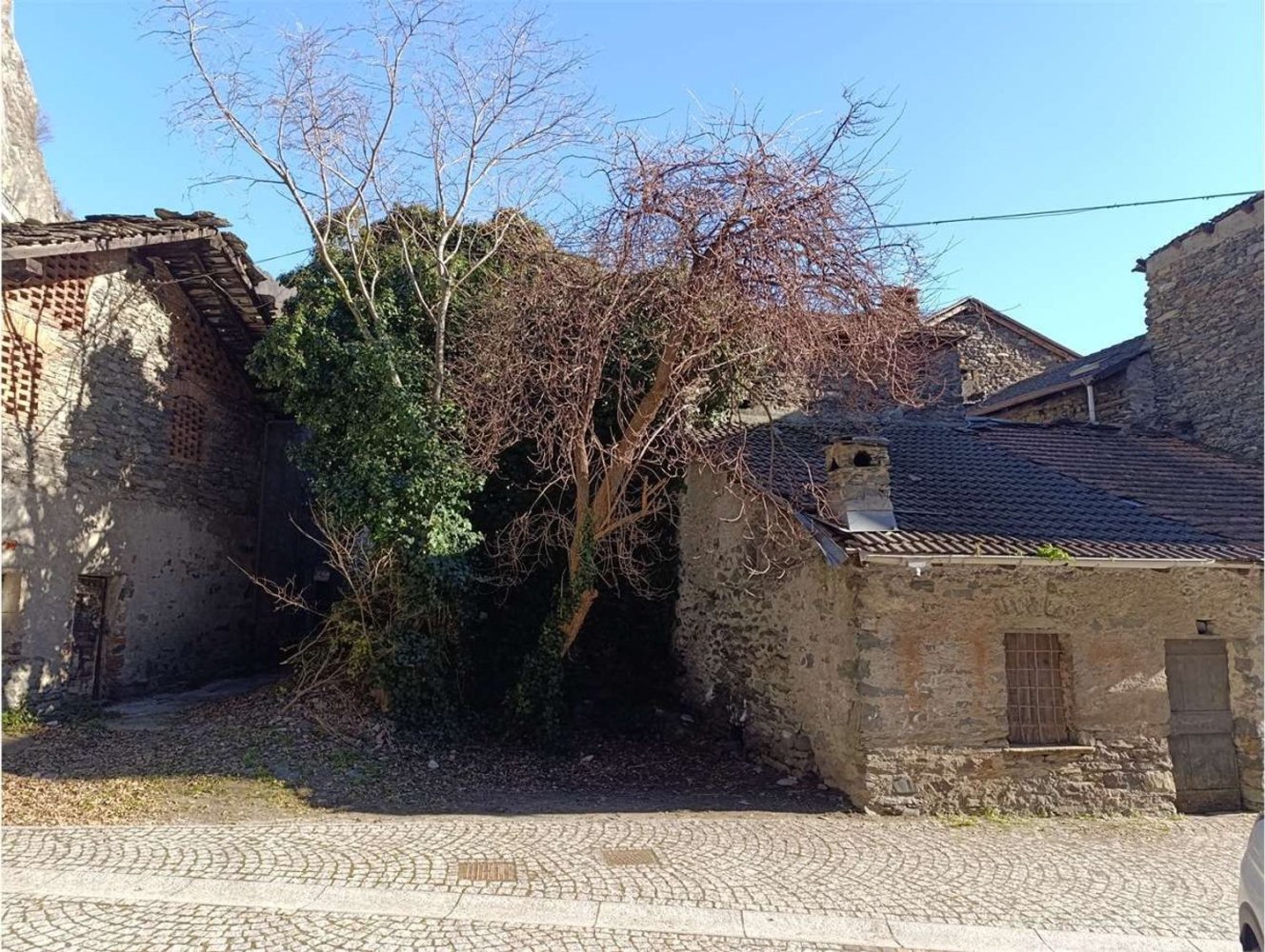 2 rooms House in Montjovet, Italy No. 233464