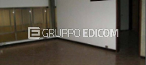255m² Commercial property in Padua, Italy No. 365052 3
