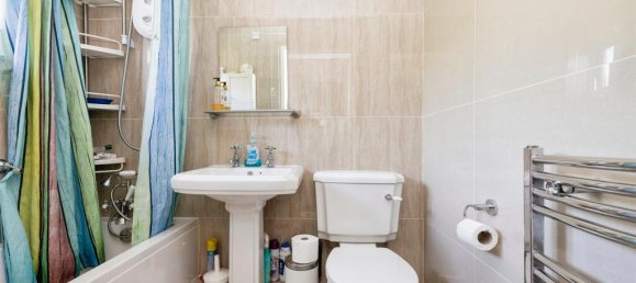 2 bedrooms Bungalow in Bushey, United Kingdom No. 6243 3