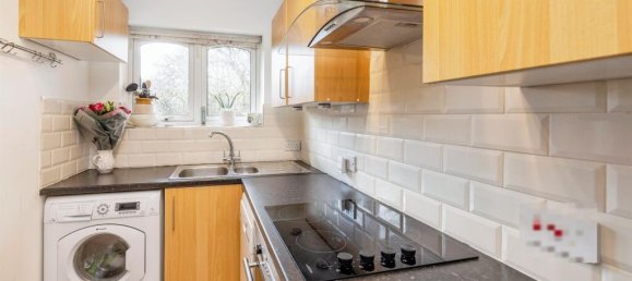 2 bedrooms Bungalow in Bushey, United Kingdom No. 6243 4