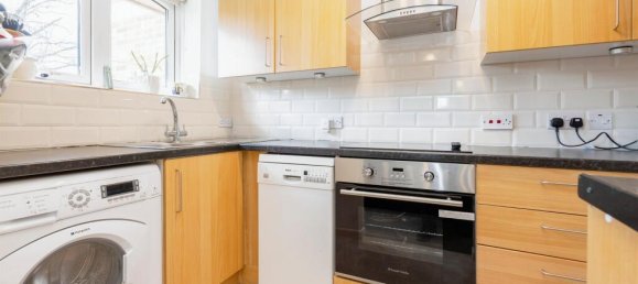 2 bedrooms Bungalow in Bushey, United Kingdom No. 6243 2