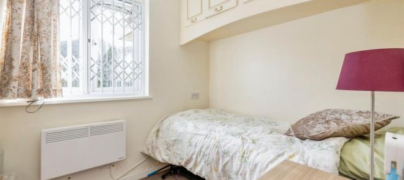 2 bedrooms Bungalow in Bushey, United Kingdom No. 6243 6