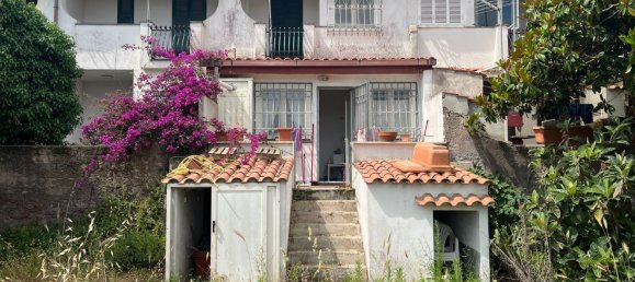 6 rooms House in Pomezia, Italy No. 17037 17
