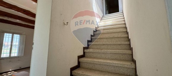 Дом с 6 комнатами в Альфонсине, Италия № 162787 5