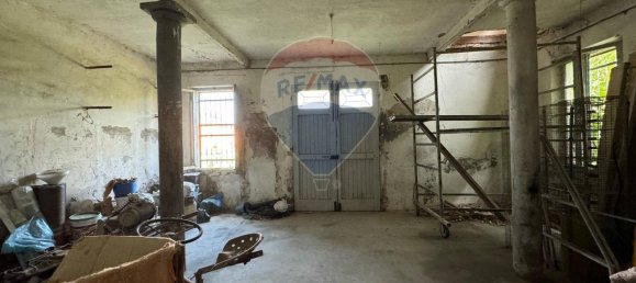 Дом с 6 комнатами в Альфонсине, Италия № 162787 6