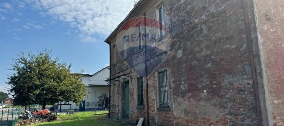 Дом с 6 комнатами в Альфонсине, Италия № 162787 17