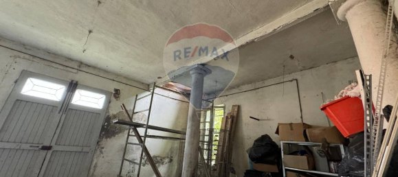 Дом с 6 комнатами в Альфонсине, Италия № 162787 7