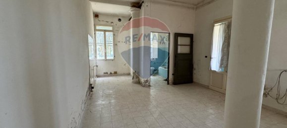 Дом с 6 комнатами в Альфонсине, Италия № 162787 4