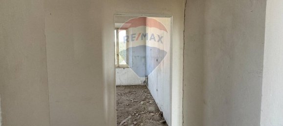 Дом с 6 комнатами в Альфонсине, Италия № 162787 3