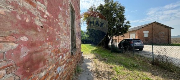 Дом с 6 комнатами в Альфонсине, Италия № 162787 11