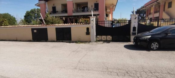 Apartamento de 3 dormitorios en Pomezia, Italy No. 205978 4