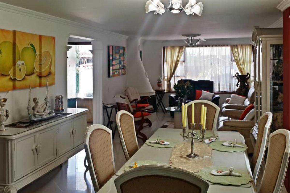 Casa de 4 dormitorios en Bogotá, Colombia No. 14666