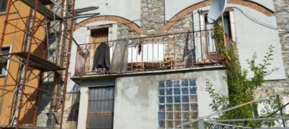 6 bedrooms Apartment in Cocquio-Trevisago, Italy No. 283496 2