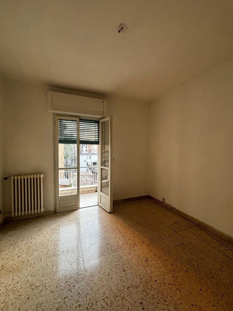 Apartamento de 4 dormitorios en Pescara, Italy No. 350896