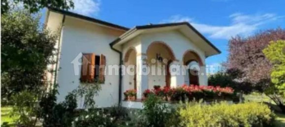 3 bedrooms Villa in Licciana Nardi, Italy No. 177669 10