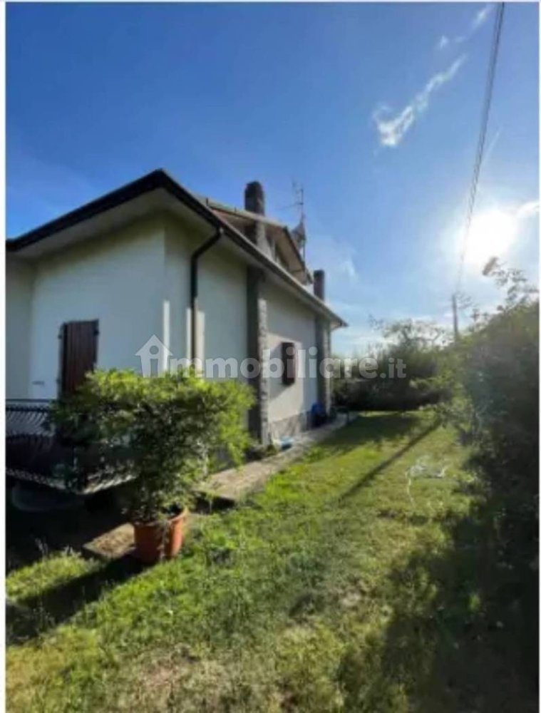 3 bedrooms Villa in Licciana Nardi, Italy No. 177669