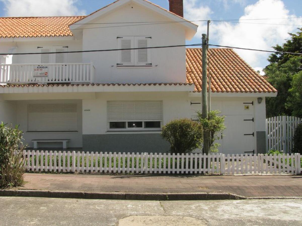 4 bedrooms House in Maldonado, Uruguay No. 198