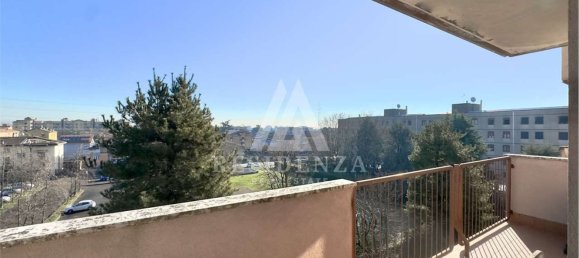 3-salle Appartement à Nova Milanese, Italy No. 186602 10