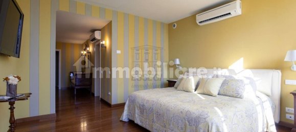 4 bedrooms Villa in Lucca, Italy No. 229158 20