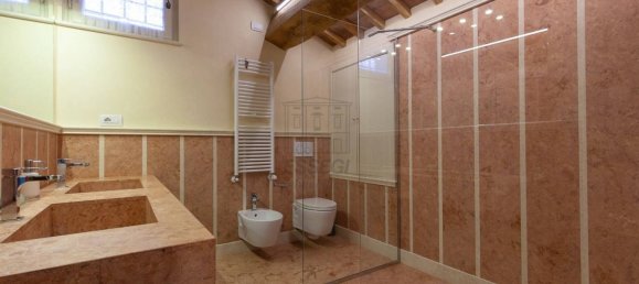 4 bedrooms Villa in Lucca, Italy No. 229158 11