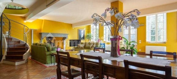 4 bedrooms Villa in Lucca, Italy No. 229158 2
