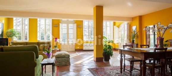 4 bedrooms Villa in Lucca, Italy No. 229158 3