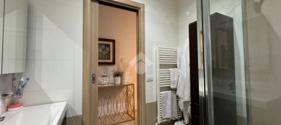 Apartamento de 4 divisões em Bari, Italy N.º 65932 22