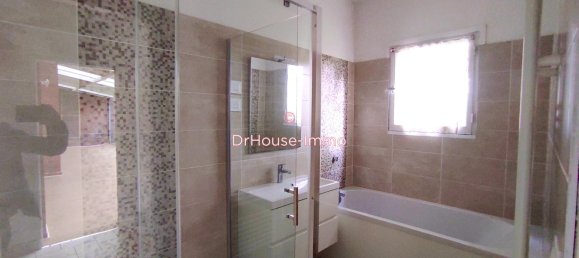 3 bedrooms House in Willems, France No. 51035 5