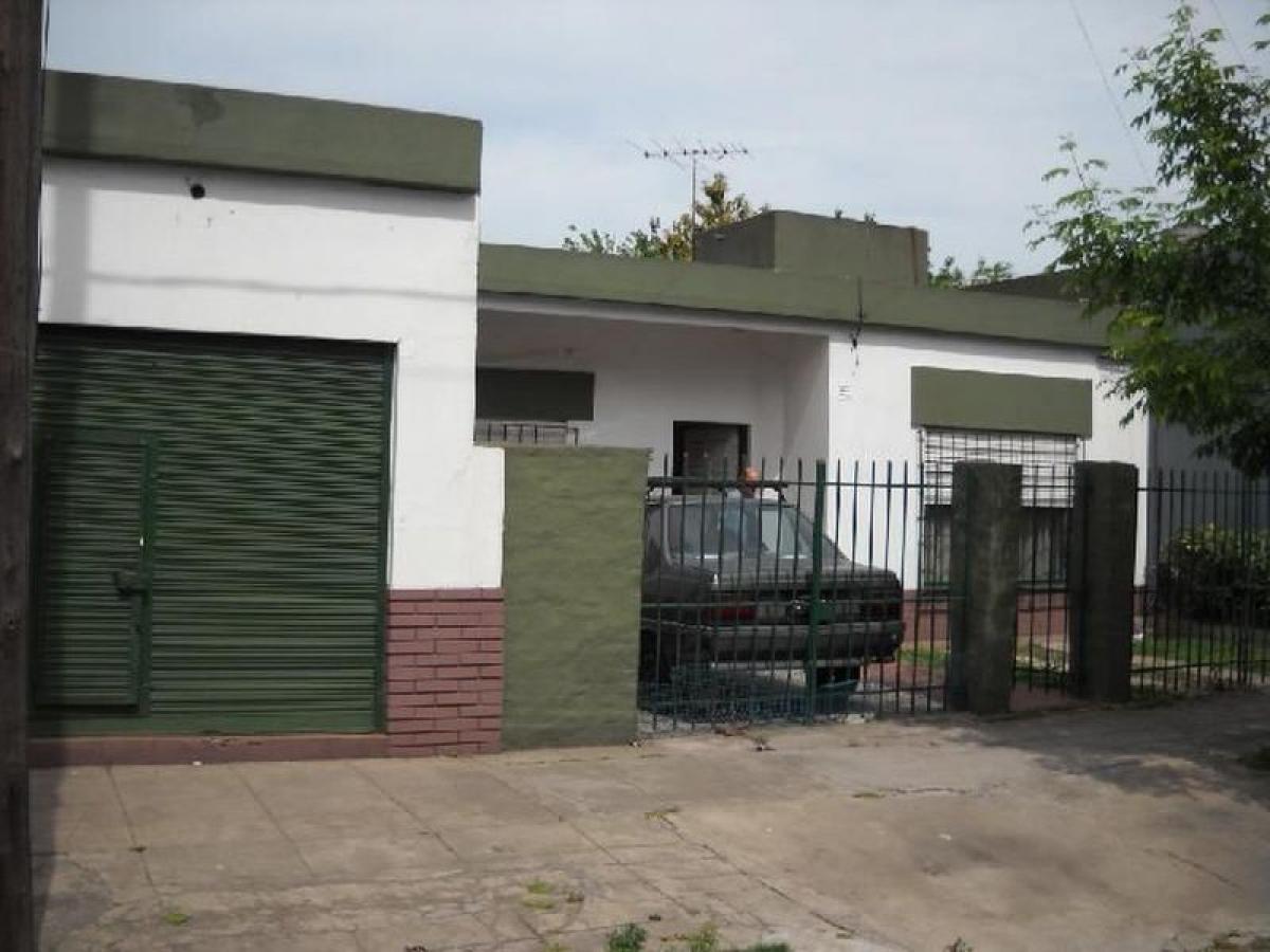 2 bedrooms House in Moron, Argentina No. 6491