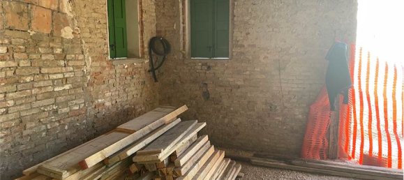 Villa de 4 dormitorios en Modena, Italy No. 137854 2