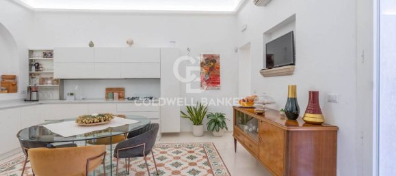 3 bedrooms House in Lecce, Italy No. 167469 2