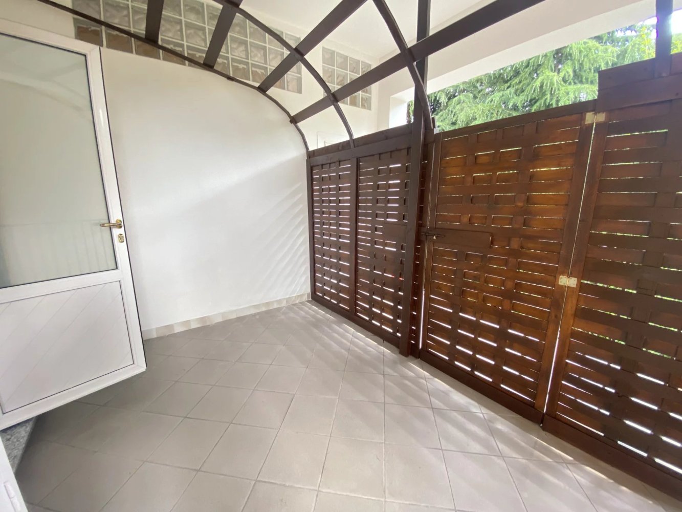 3-salle Appartement à Ponte Lambro, Italy No. 105469