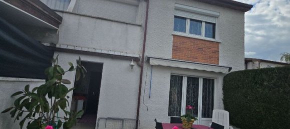 Casa de 3 dormitorios en Lesigny, France No. 186779 2