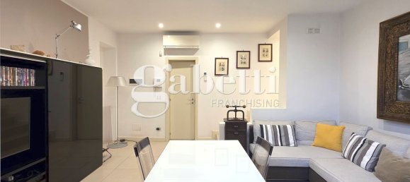 2 bedrooms Apartment in Milan, Italy No. 360537 4