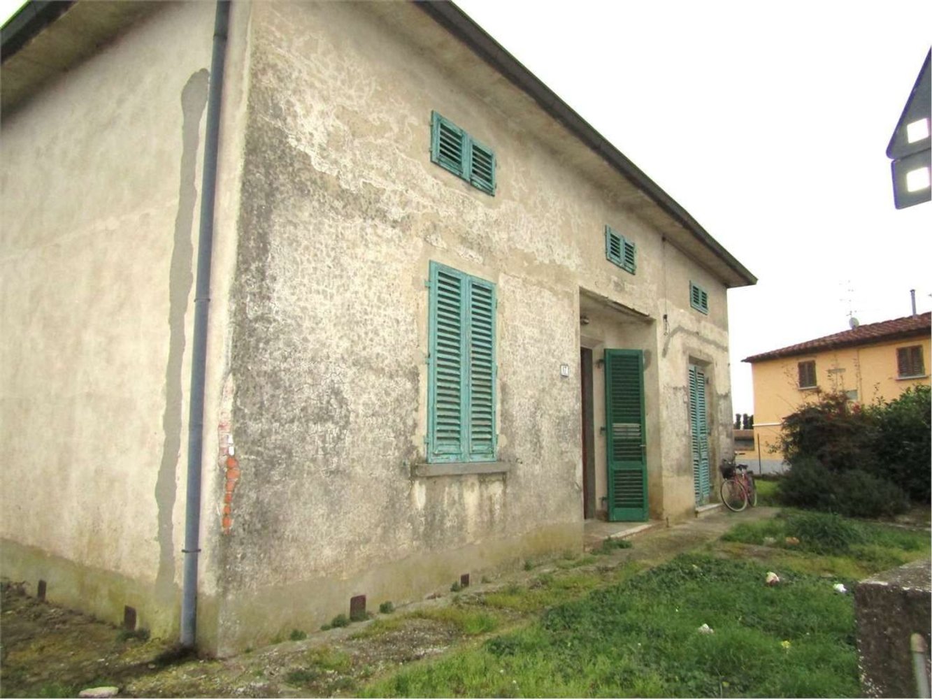 4 bedrooms Villa in Pistoia, Italy No. 332095