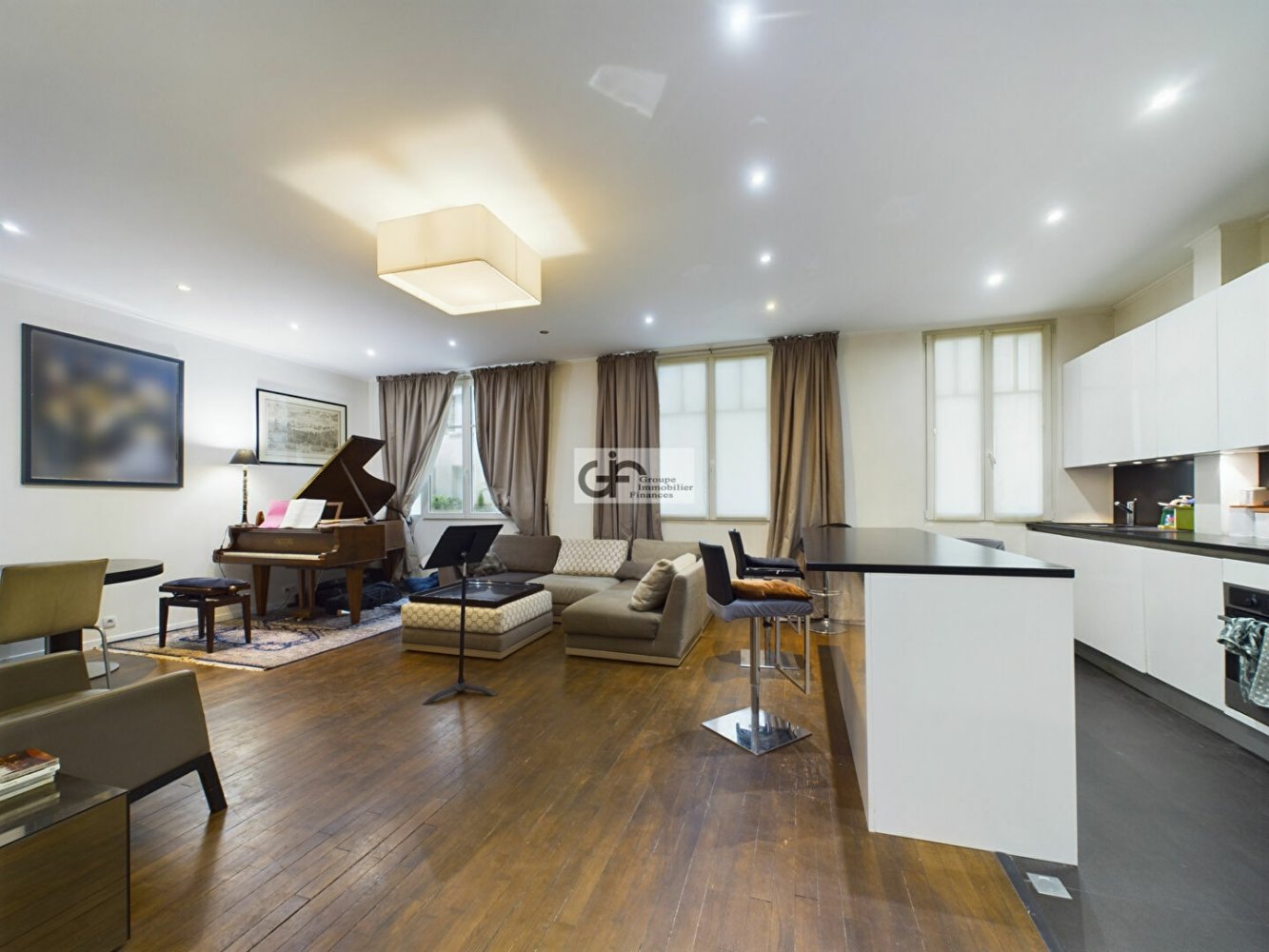 3 bedrooms Apartment in Paris, France No. 167583