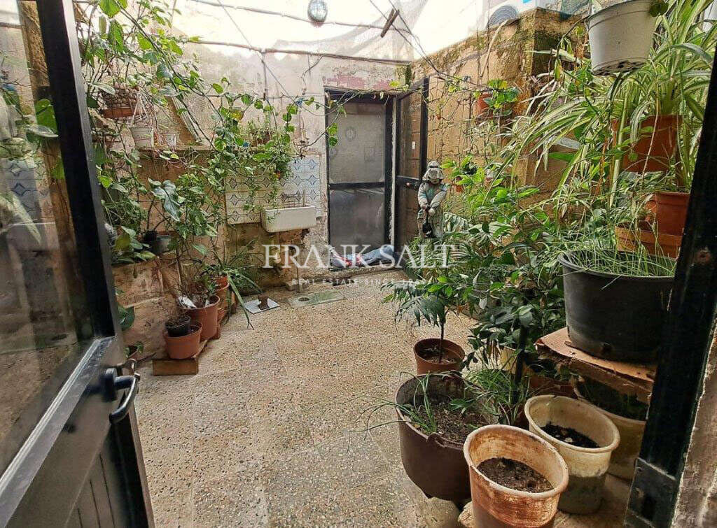 Таунхаус с 3 спальнями в Аттард, Мальта № 2417