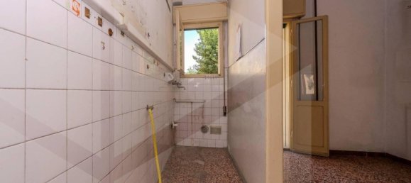 4 rooms Apartment in Bologna, Italy No. 36329 11