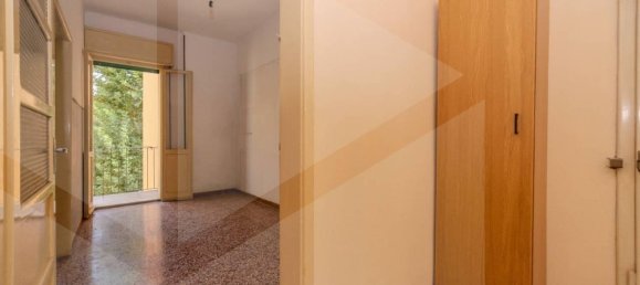 4 rooms Apartment in Bologna, Italy No. 36329 3