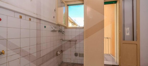 4 rooms Apartment in Bologna, Italy No. 36329 10