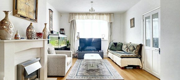 3 bedrooms House in Hayes, United Kingdom No. 5061 3