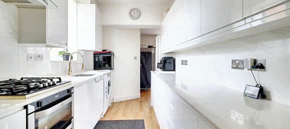 3 bedrooms House in Hayes, United Kingdom No. 5061 6