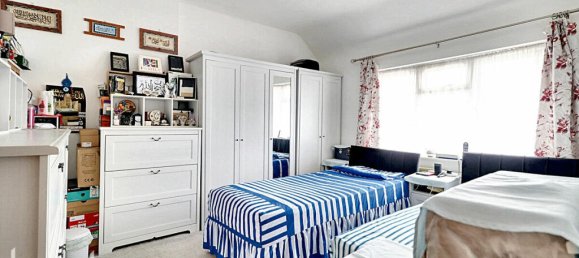 3 bedrooms House in Hayes, United Kingdom No. 5061 9