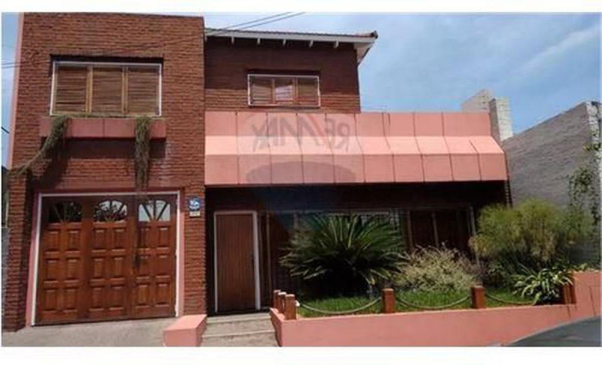 4 bedrooms House in Bermudez, Argentina No. 19216