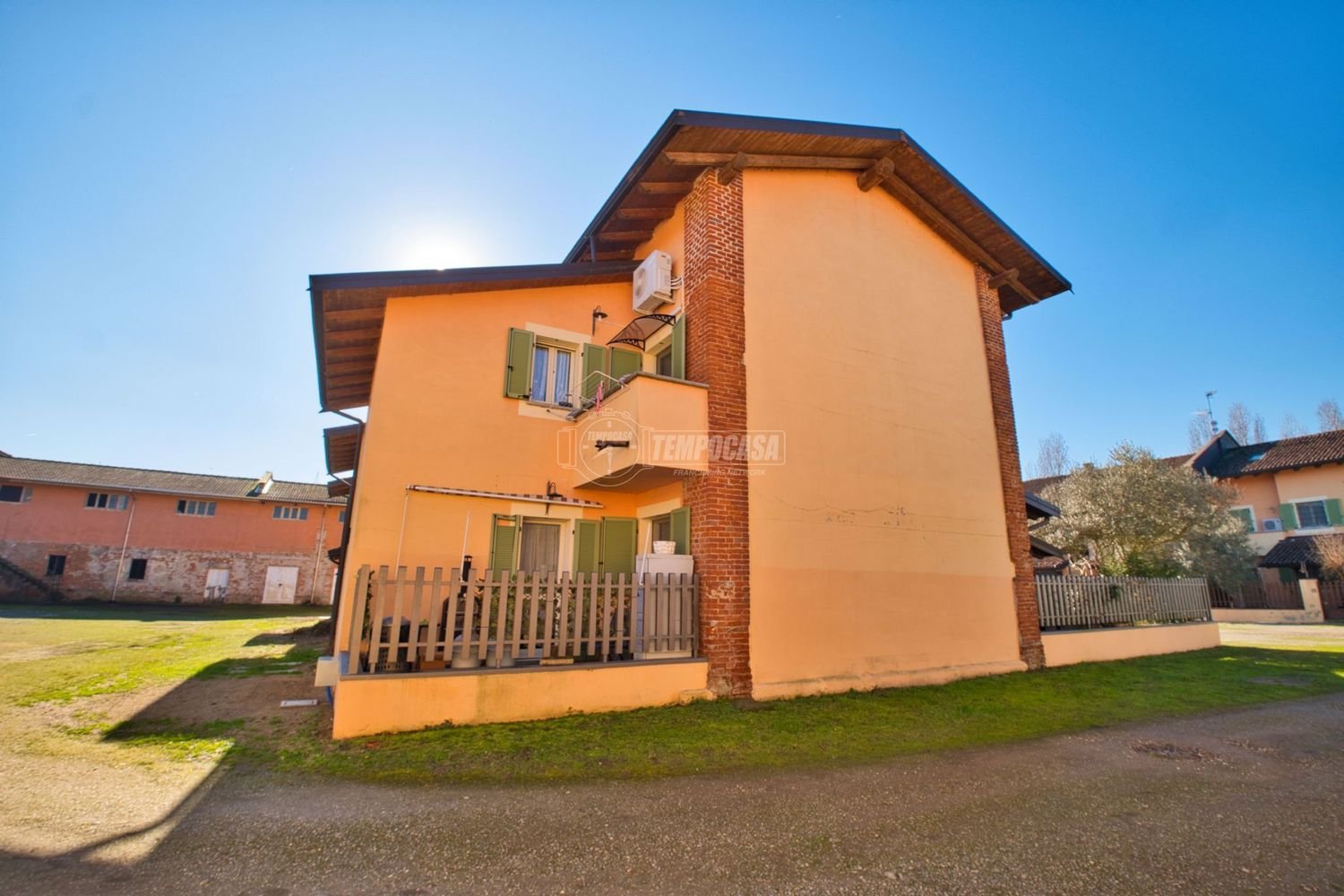 Casa de 4 habitaciónes en Prarolo, Italy No. 165589