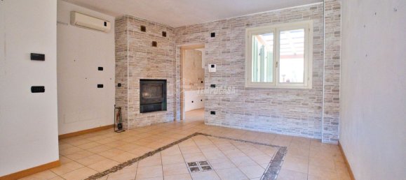 Casa de 4 habitaciónes en Prarolo, Italy No. 165589 2